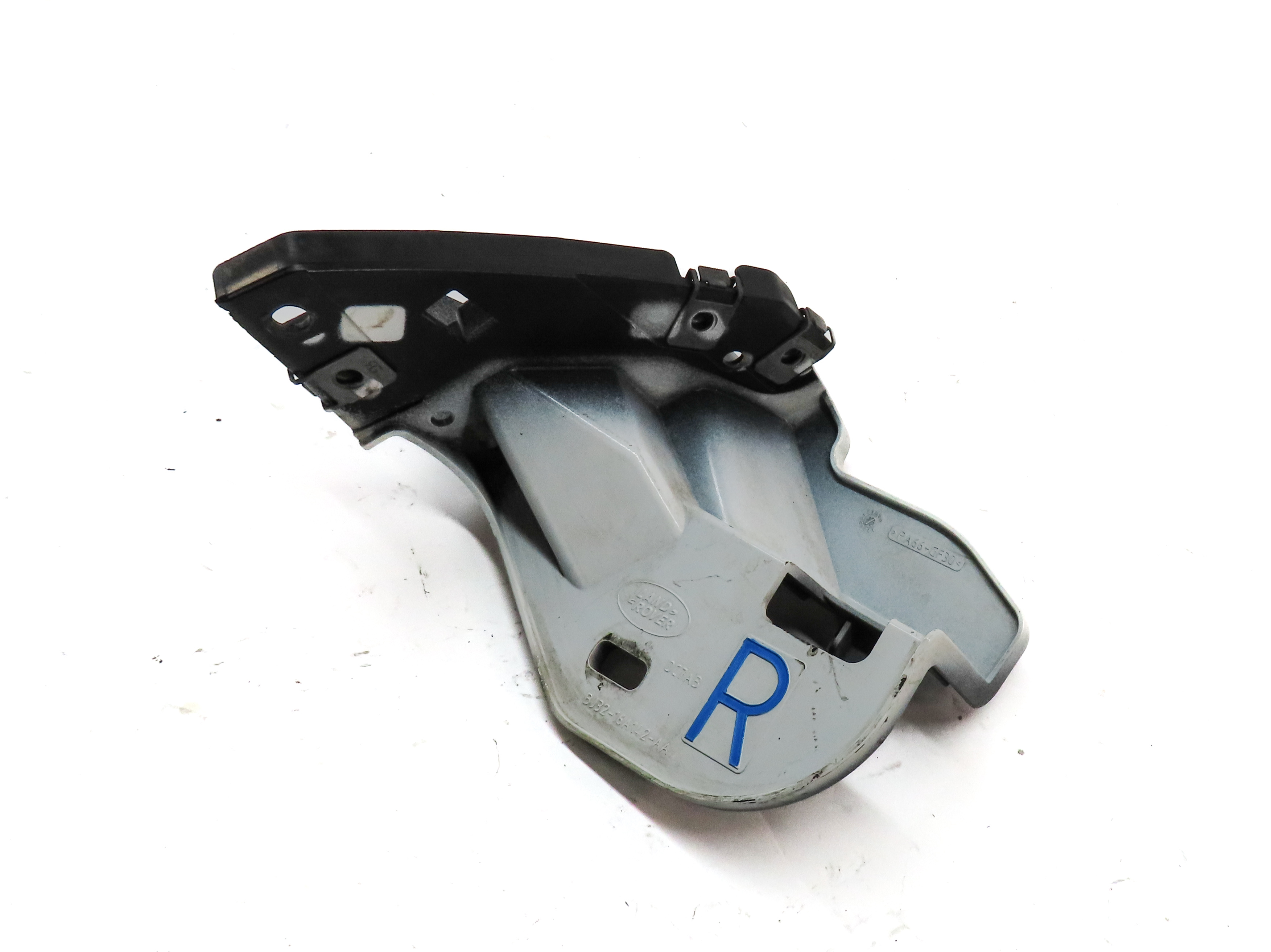2013 RANGE ROVER EVOQUE (L538) FRONT RIGHT PASSENGER LOWER FENDER MOUNT BRACKET — exact item pictured